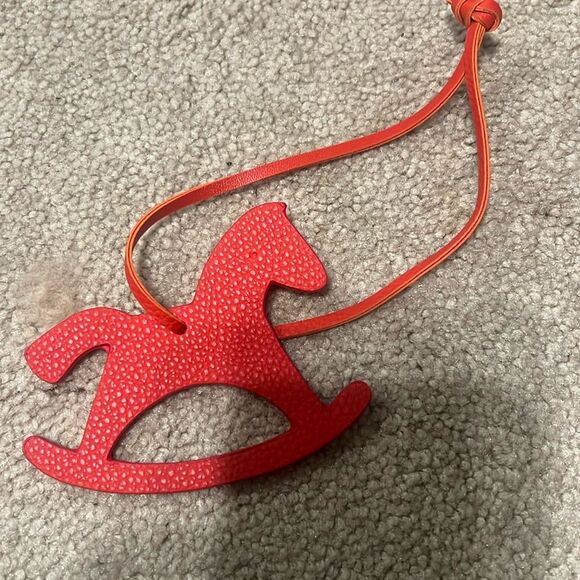 NEW - RED ROCKING HORSE LEATHER BAG CHARM KEY CHAIN - Picture 1 of 1